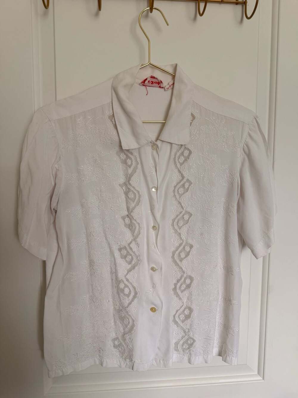 1980’s Vintage Collared White Embroidered Lace Button-Down Blouse